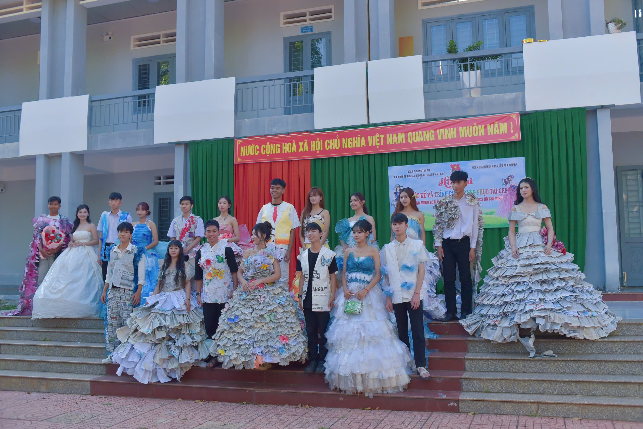 HỘI THI THỜI TRANG TÁI CHẾ – LAN TỎA GIÁ TRỊ XANH NHÂN NGÀY 26/3